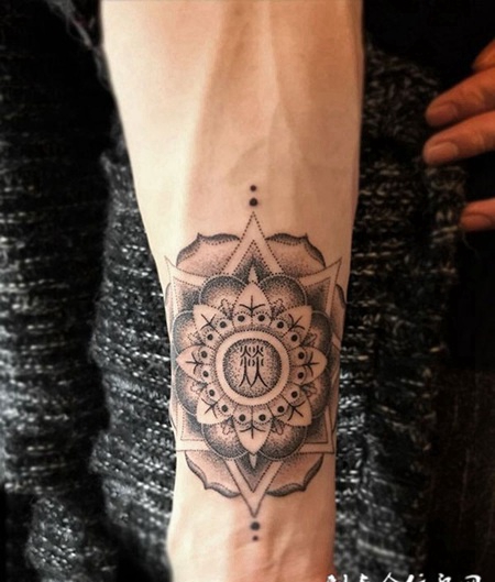 梵音传颂，手臂梵花图腾点刺纹身