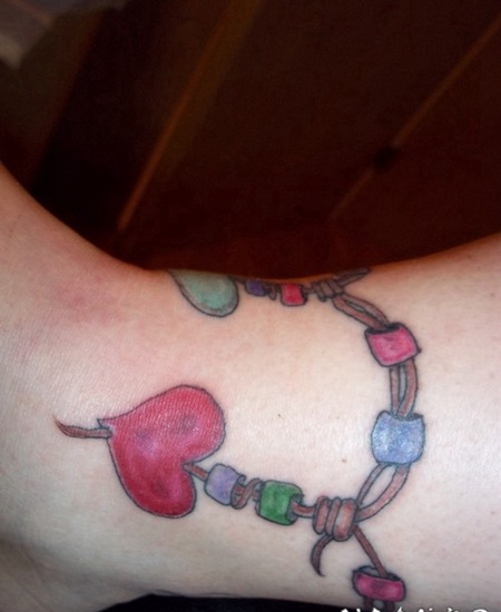 脚踝彩色的心形珠子脚链纹身图案