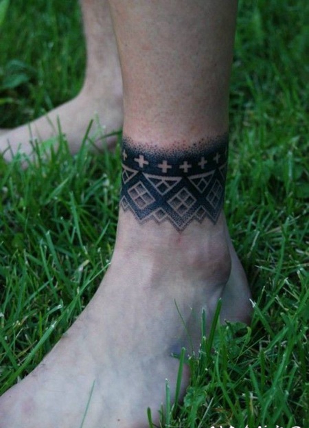 黑色点刺几何图腾脚踝纹身图案