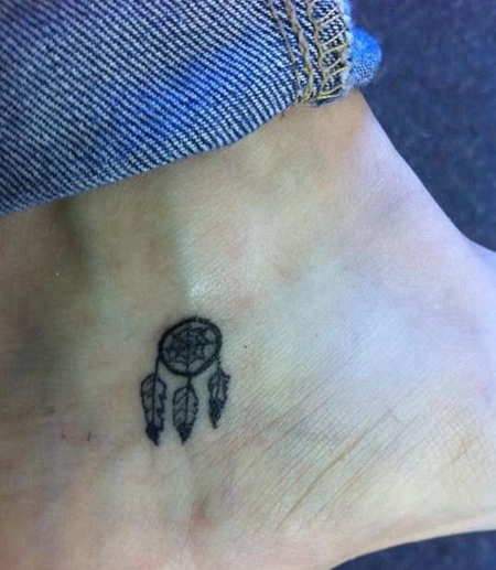 漂亮的小小捕梦网脚踝纹身图案