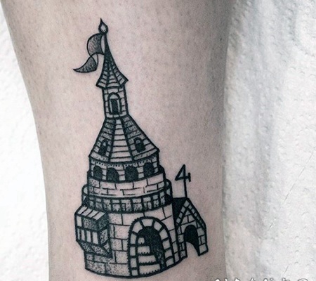 脚踝上黑白点刺小城堡纹身图案