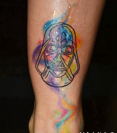 简单的面具和五彩烟雾脚踝纹身图案