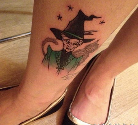 old school彩色女巫与猫和星星脚踝纹身图案