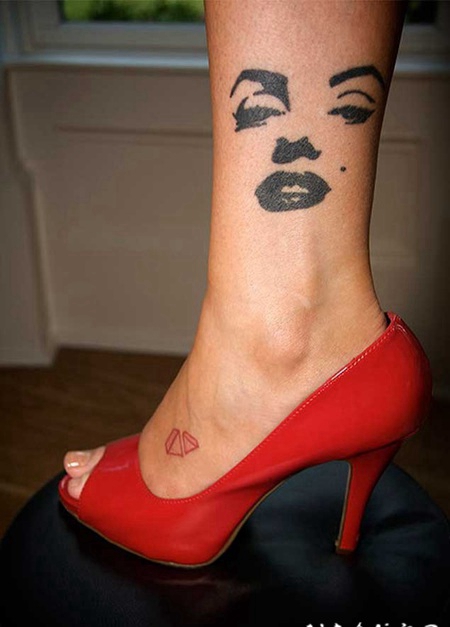 玛丽莲梦露脸部黑色五官脚踝纹身图案