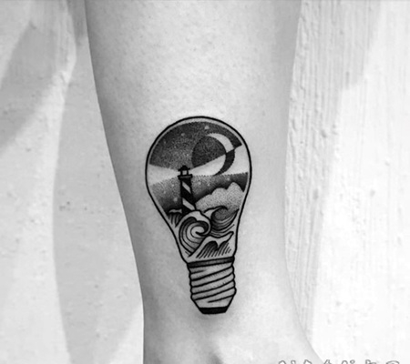 黑色点刺灯泡与灯塔海浪脚踝纹身图案