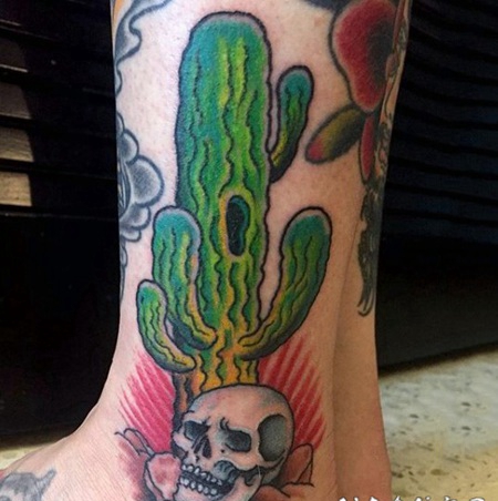 old school彩色仙人掌与骷髅脚踝纹身图案