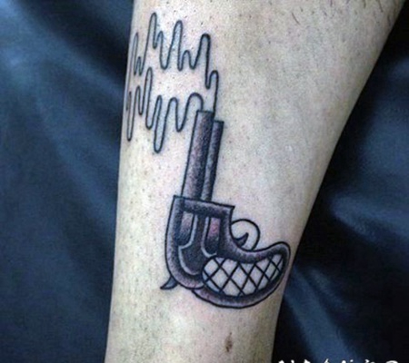 old school可爱的女士手枪脚踝纹身图案