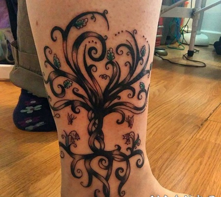 可爱的幻想藤蔓树脚踝纹身图案