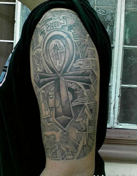 手臂简单的黑色埃及主题十字架纹身图案