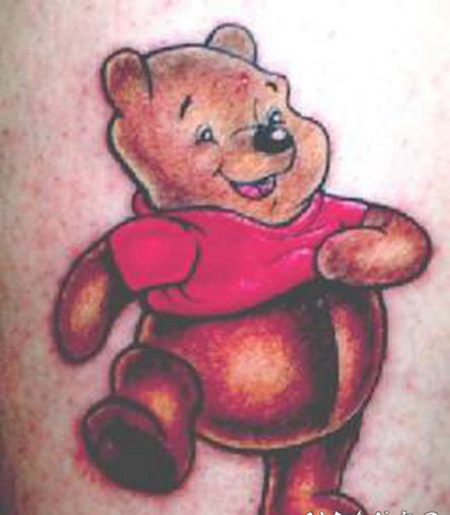 彩色的小熊维尼卡通纹身图案