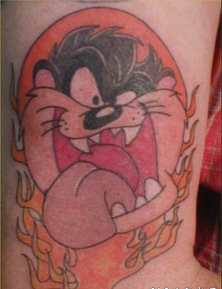 彩色魔鬼和火焰卡通纹身图案