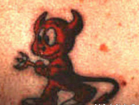 卡通小魔鬼彩色纹身图案