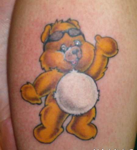黄色的卡通熊纹身图案