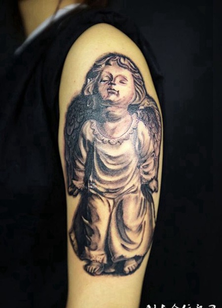 天使之吻，手臂可爱小天使个性纹身