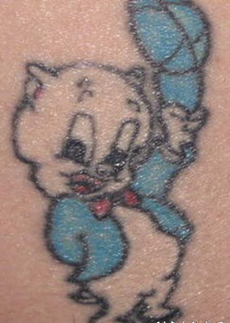 迪士尼小猪彩色纹身图案