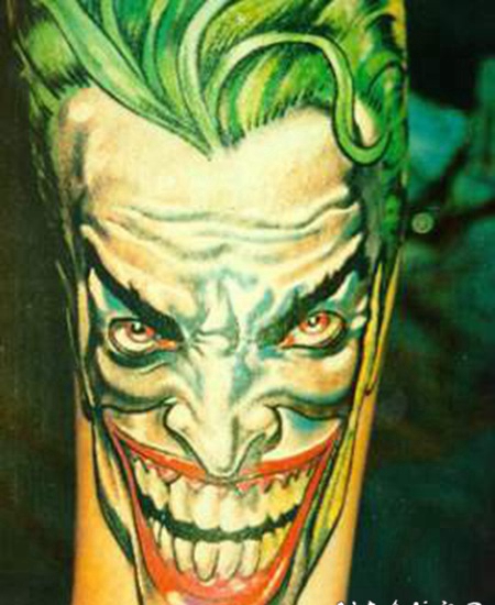 漫画系列的可怕小丑纹身图案