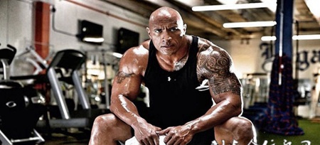 男人的魅力，巨石强森帅气的波利尼西亚图腾半甲纹身