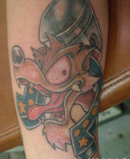 搞笑动画狼和马蹄铁纹身图案