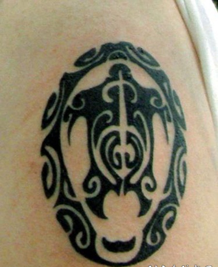 部落风格的乌龟图腾纹身图案