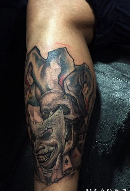 暗黑系风格，小腿黑暗小丑骷髅纹身