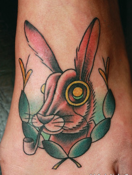 脚背动画兔子与烟草纹身图案