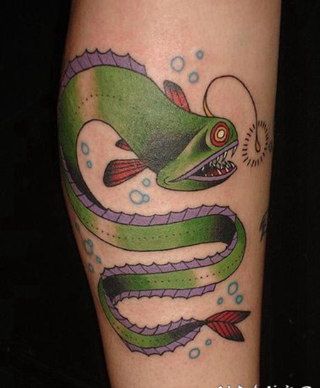 水生动物绿色的鱼卡通纹身图案