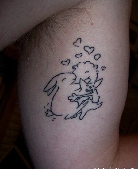 卡通兔子和小羊心形纹身图案