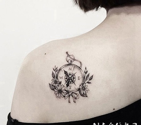梦想的方向，后背指南针与菊花纹身