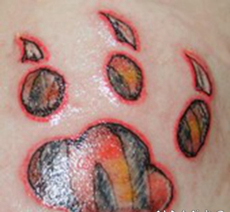 动物爪印彩色纹身图案