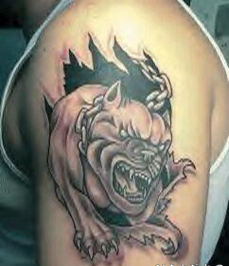 撕皮斗牛犬黑色手臂纹身图案