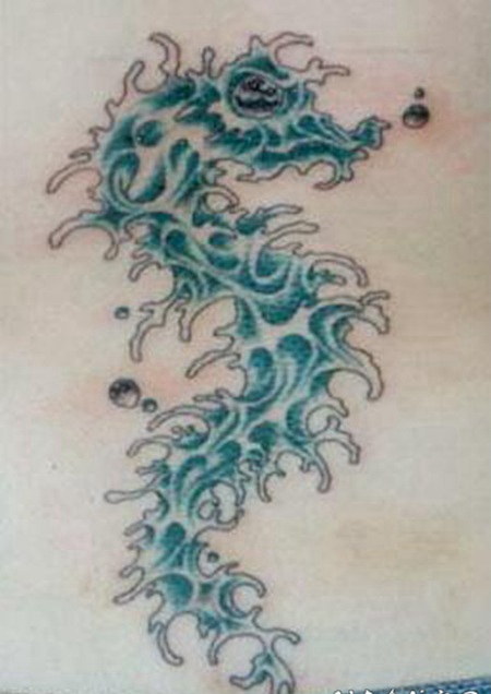 蓝色的波浪组合海马纹身图案