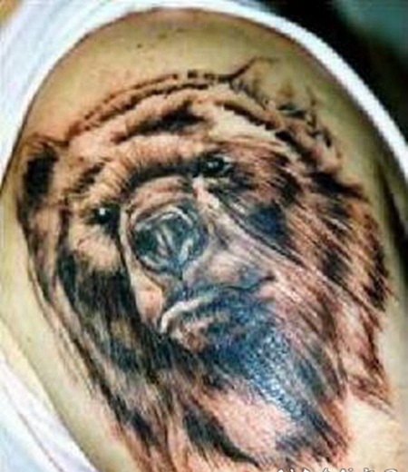 写实的棕色熊手臂纹身图案