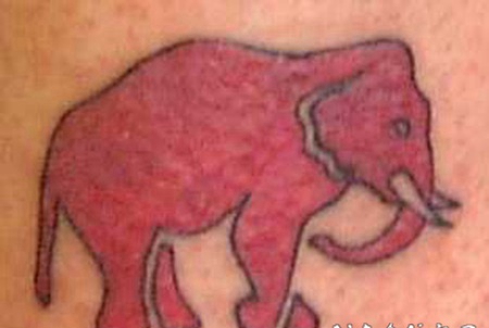 红色的大象纹身图案