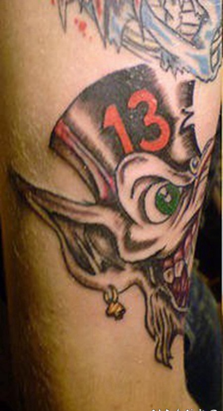 奇怪的动画狼和帽子纹身图案