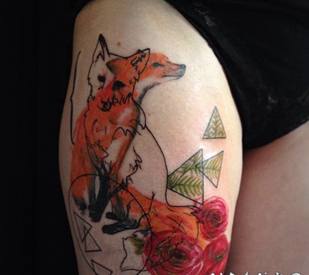 水彩狐狸和玫瑰彩色大腿纹身图案