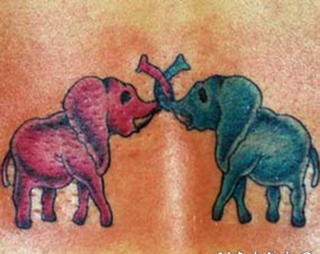 蓝色和粉红色的大象纹身图案