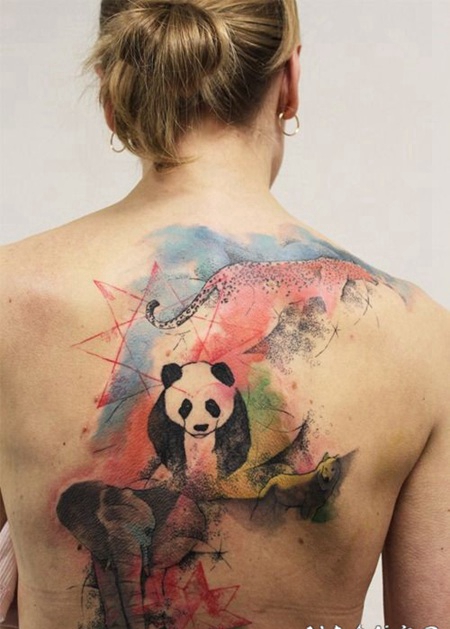 背部水彩熊猫和大象纹身图案