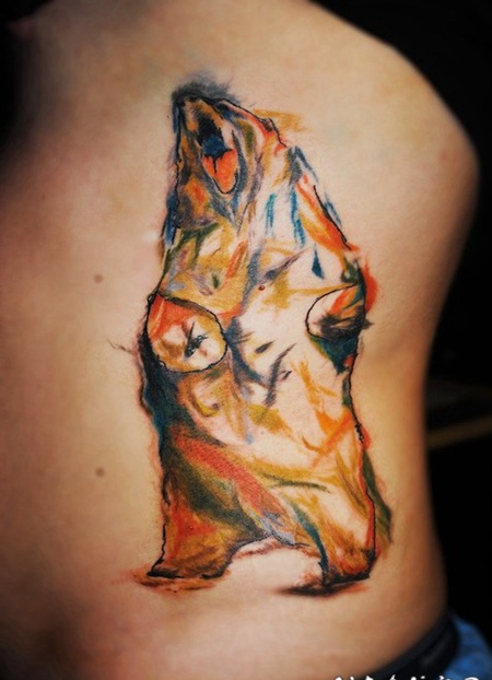 站立的水彩画风格熊纹身图案