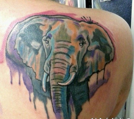水彩画大象头部背部纹身图案