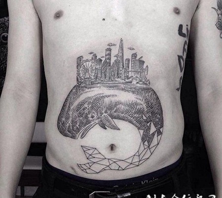背上的城市，腹部个性鲸鱼纹身