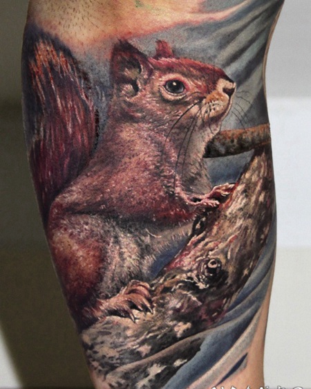 七彩写实的松鼠纹身图案
