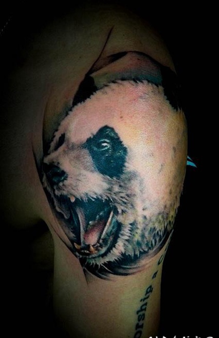逼真的熊猫头手臂纹身图案