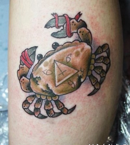 可爱的彩色螃蟹和数学符号纹身图案