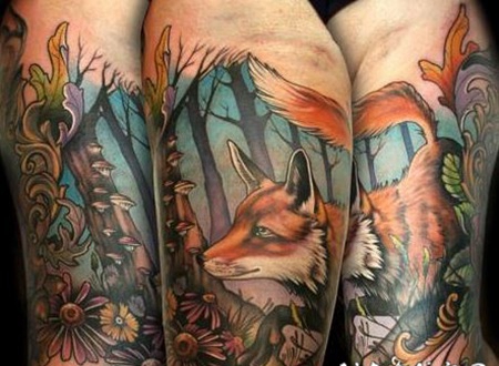 手臂上精彩的红色狐狸和树林纹身图案