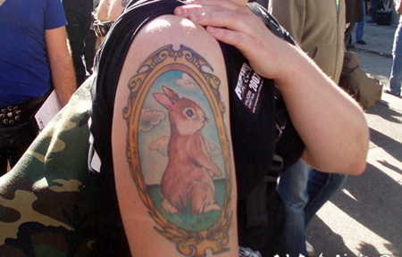 大臂可爱卡通彩色小兔子纹身图案