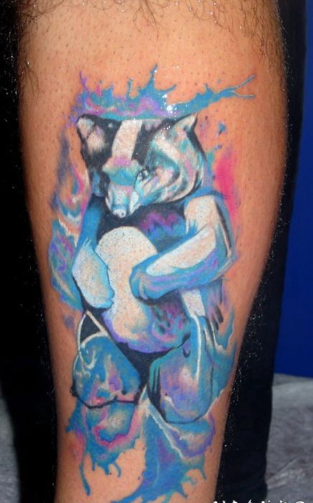 鲜艳的蓝色北极熊小腿纹身图案