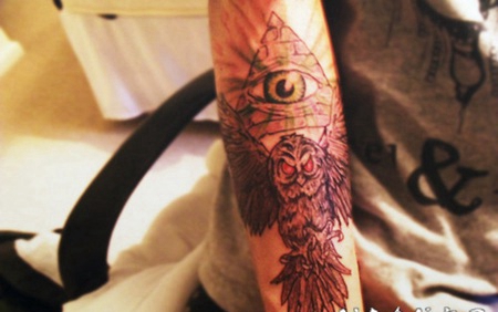 恶魔般的邪恶猫头鹰和眼睛彩色手臂纹身图案