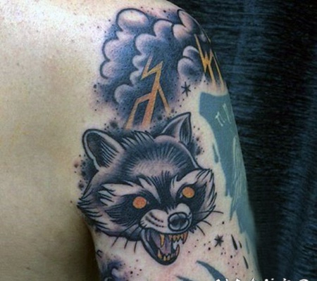手臂彩色神秘的动物和闪电云朵纹身图案