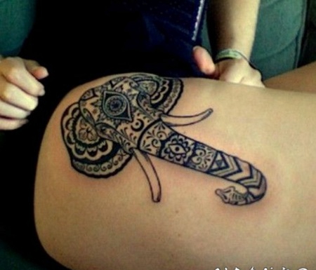 大腿波利尼西亚风格的黑白大象纹身图案