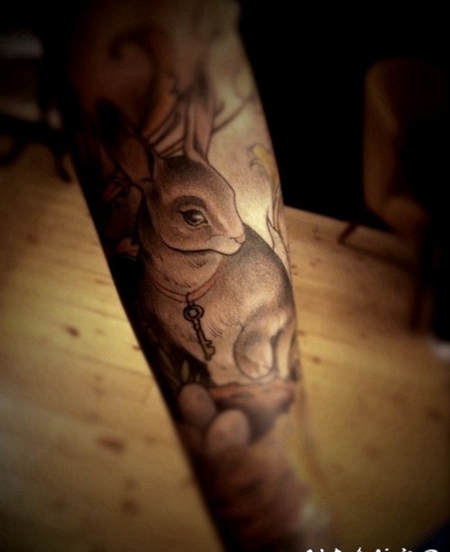 手臂可爱的自然小兔子纹身图案